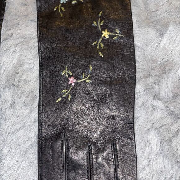 1940’s Vintage Black Long Leather Gloves with Embroidered Flowers - Picture 6 of 12